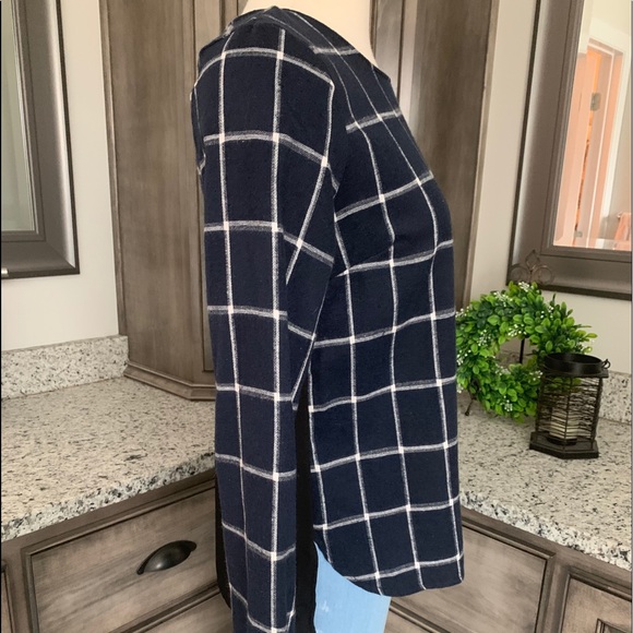 Boutique Top - Picture 2 of 4